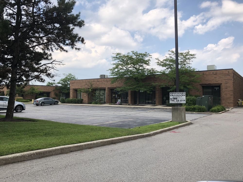Elmhurst Metro Court: 747 Church Road, Elmhurst, IL 60126